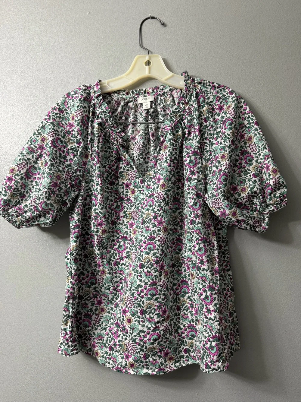 J.Crew Factory Printed Puff-sleeve Split-neck Top is made of 100% cotton xsmall